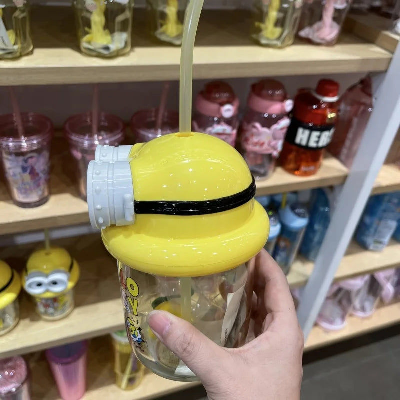 Miniso 590ml Daisy Minions Collection Plastic Bottle With Straw Fancy Minion Series Straw Dudu Cup Surprise Kids Birthday Gifts